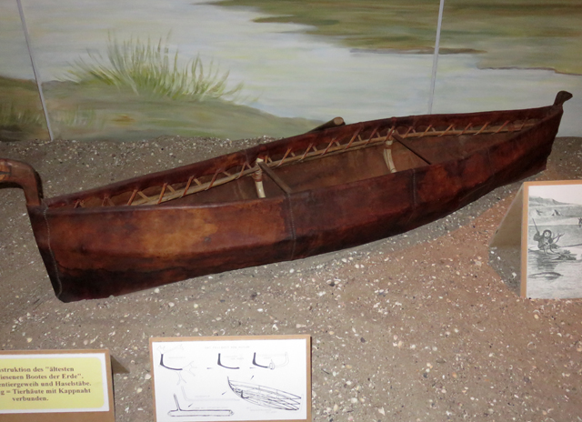 Fellboot, gebaut aus Rentiergeweih und -fell, Nachbau, etwa 6000 Jahre alt